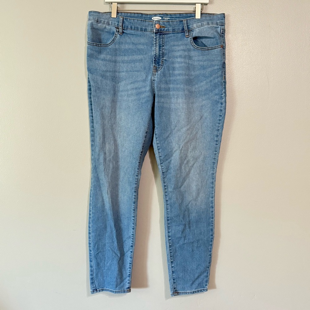 Old Navy Women’s size 16 Super Skinny Mid Rise light Wash Denim Jeans 214B4